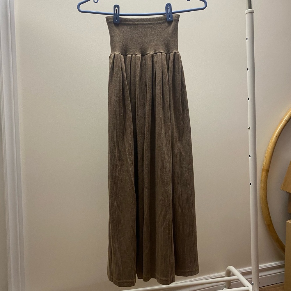 Vintage long pleated skirt in olive colour